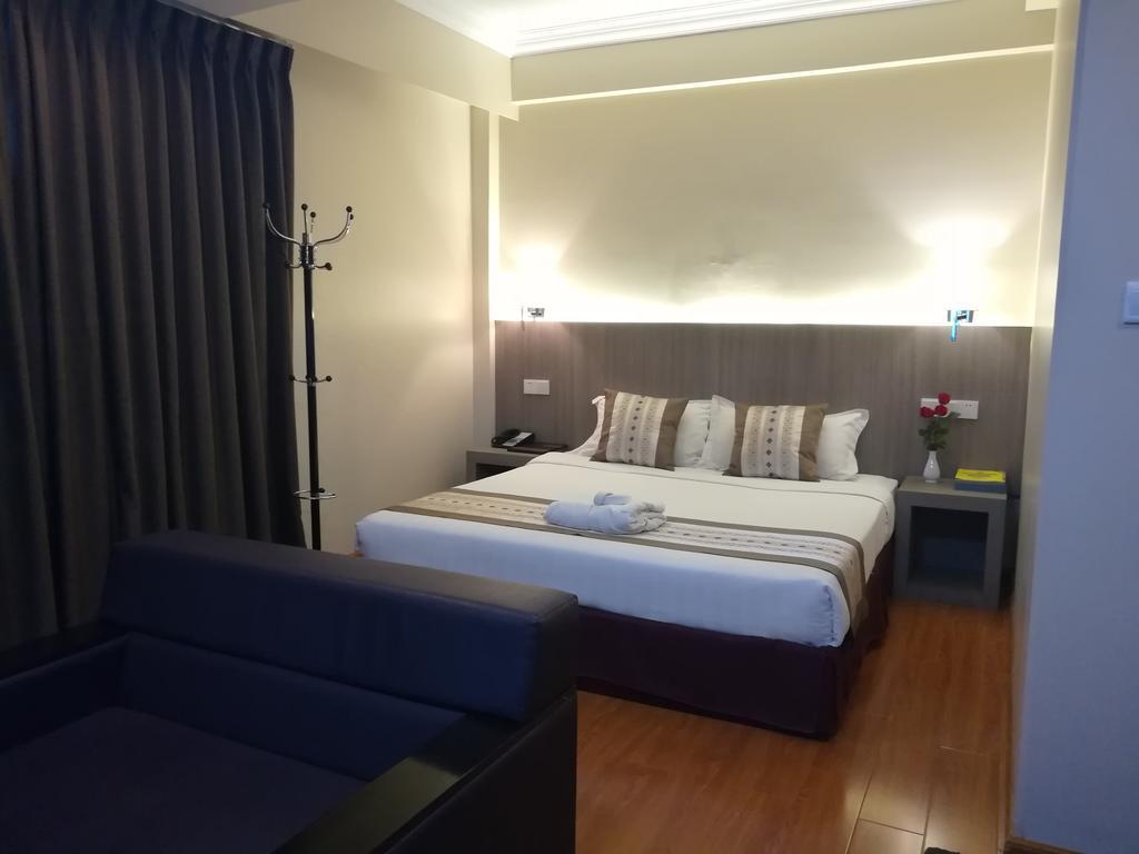 Golden Hill Hotel - Lashio Eksteriør billede