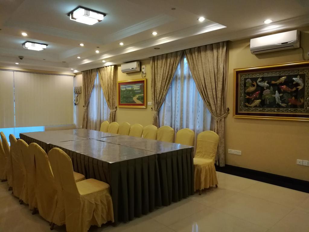 Golden Hill Hotel - Lashio Eksteriør billede