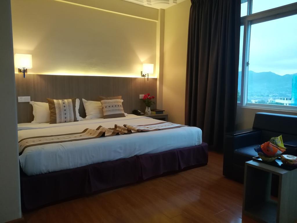 Golden Hill Hotel - Lashio Eksteriør billede